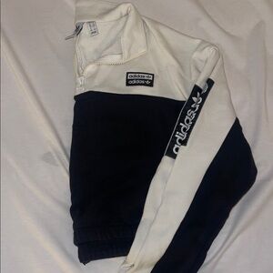 Adidas Quarter-Zip Jacket (M)
Item sold on another platform.